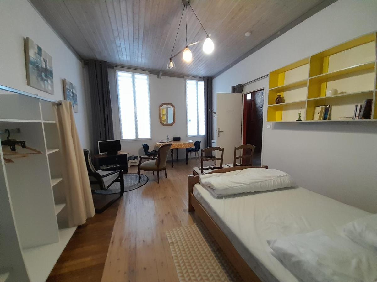 Residence Les Volets Bleus: Studio De 30 M² Classe 2 * Rochefort  Exterior photo
